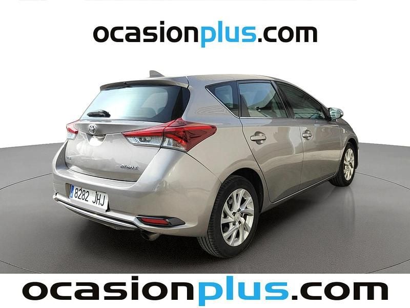 Usado Toyota Auris Active 116 CV (85 kW) 2015 Marrón Utilitario