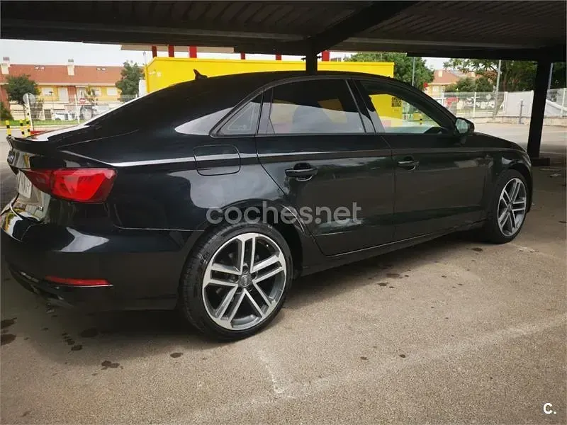 Usado Audi A3 105 CV (77 kW) 2014 Negro Berlina