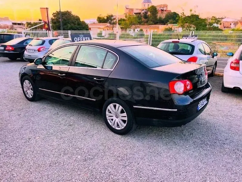 Usado VW Passat Advance 140 CV (102 kW) 2007 Negro Berlina