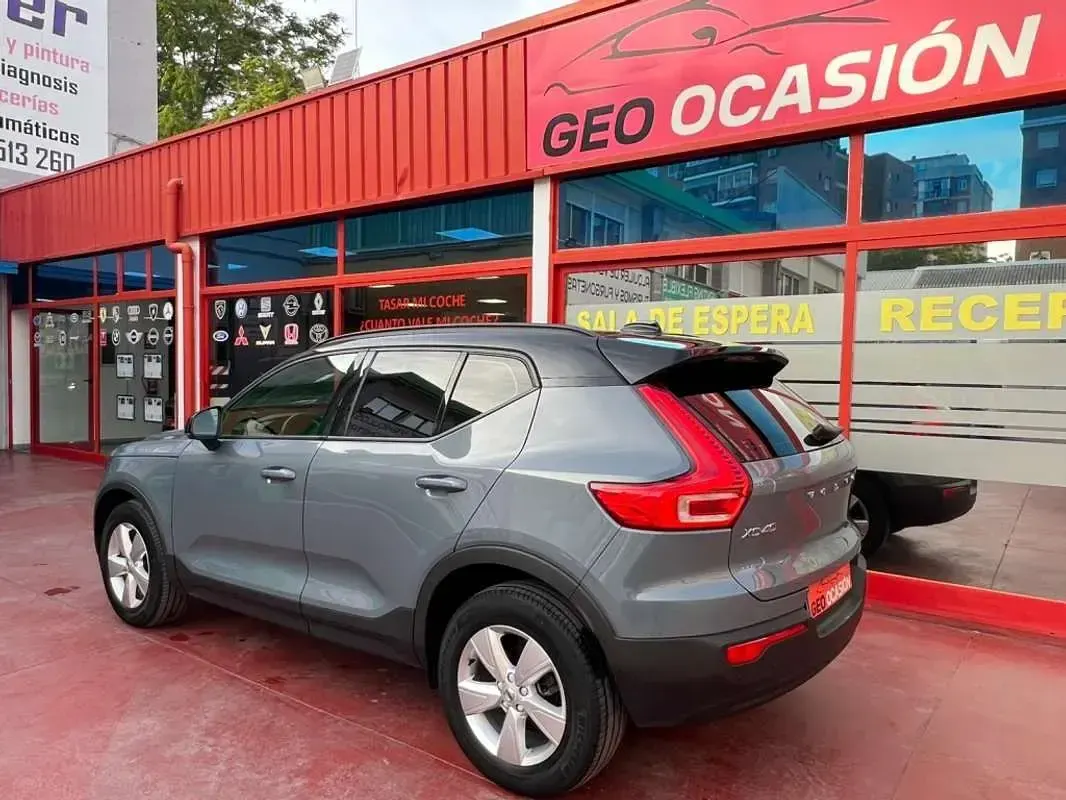 Usado Volvo XC40 Momentum 163 CV (119 kW) 2021 Gris SUV