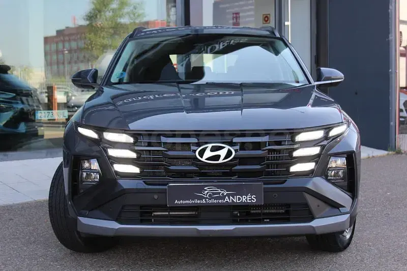 Usado Hyundai Tucson 215 CV (158 kW) 2025 Gris / plata SUV