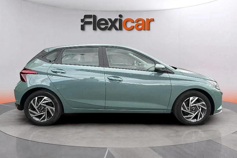 Usado Hyundai i20 101 CV (74 kW) 2025 Verde Berlina