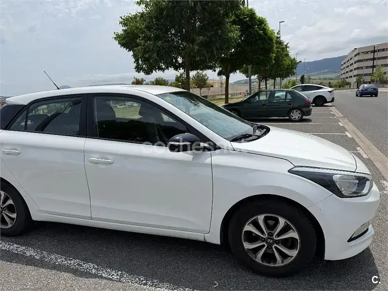 Usado Hyundai i20 GO! 84 CV (61 kW) 2018 Blanco Berlina