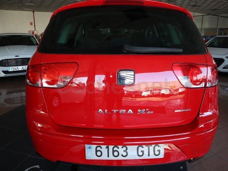 Usado Seat Altea Reference 105 CV (77 kW) 2011 Rojo Monovolumen
