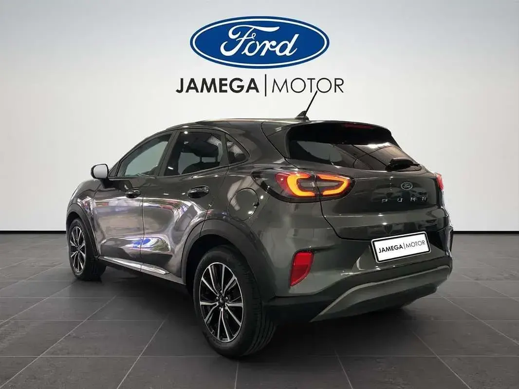 Usado Ford Puma Titanium 120 CV (88 kW) 2022 Gris SUV