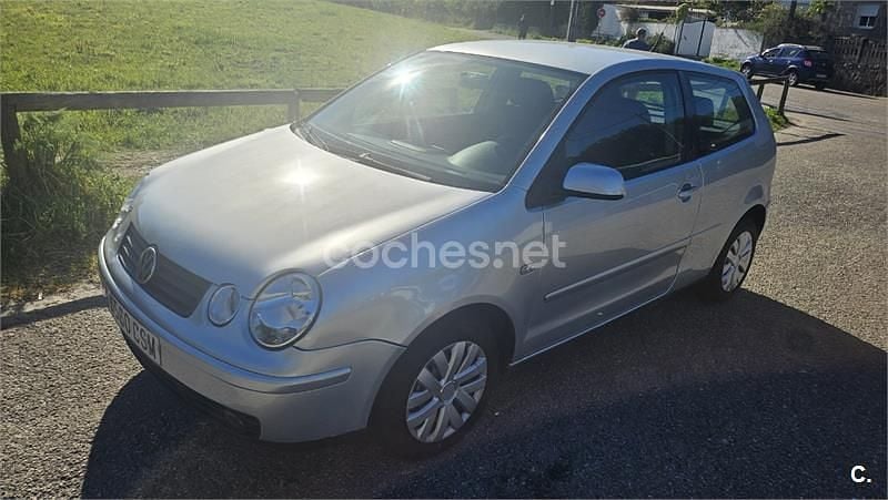 Usado VW Polo Trendline 65 CV (47 kW) 2004 Gris / plata Utilitario