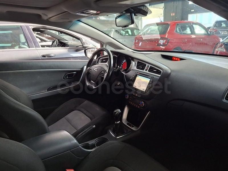 Usado Kia ProCeed 128 CV (94 kW) 2015 Granate Utilitario