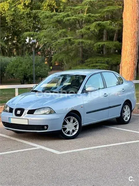 Usado Seat Cordoba Stella 100 CV (73 kW) 2004 Gris / plata Berlina