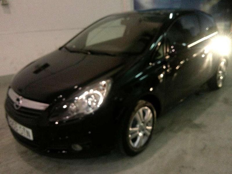 Negro Usado 2010 Opel Corsa Utilitario | 5190 € (Precio justo) - Imagen 1/4