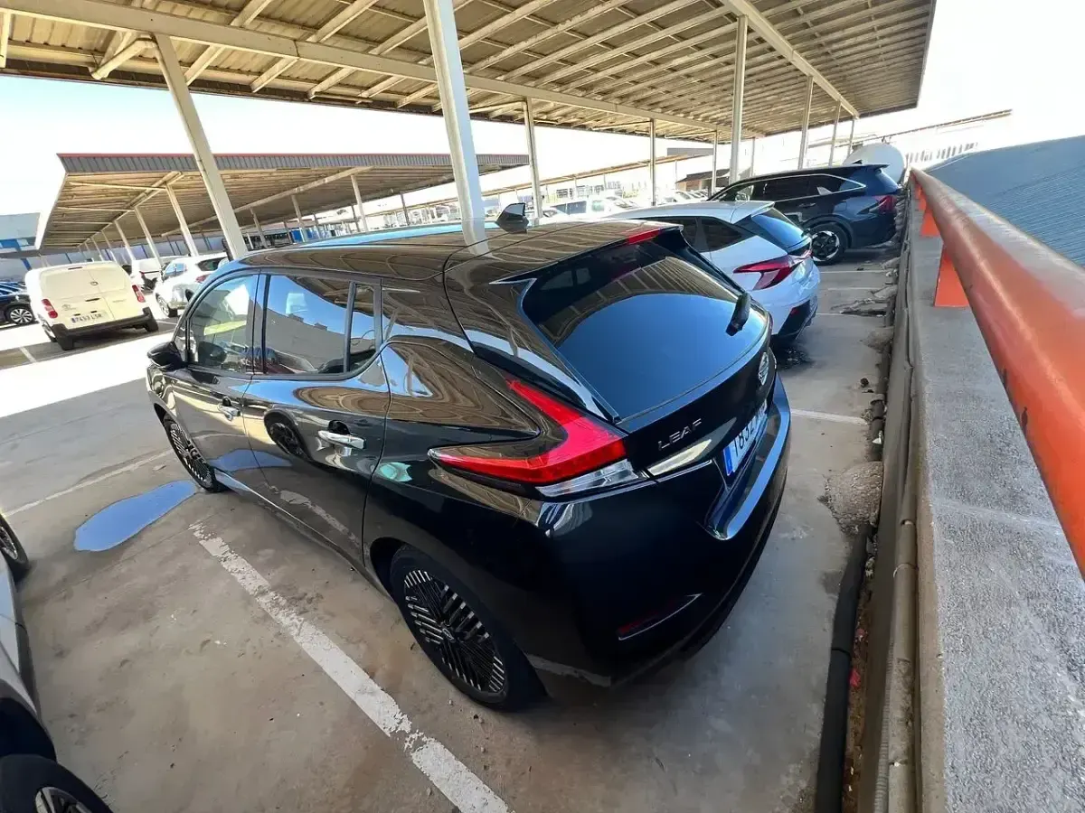 Usado Nissan Leaf N-Connecta 160 kW (218 CV) 2023 Negro Utilitario