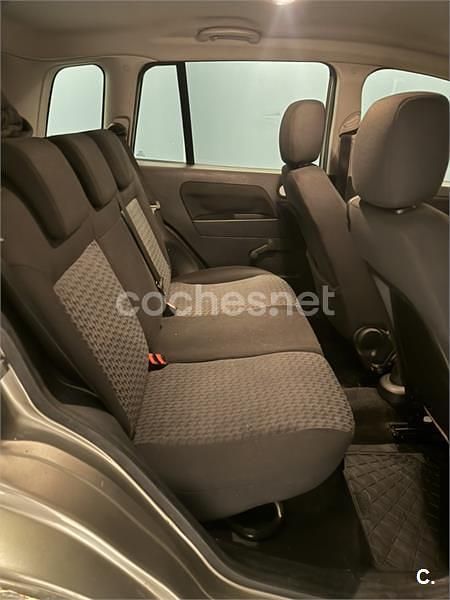 Usado Ford Fusion Trend 80 CV (58 kW) 2004 Beige Utilitario