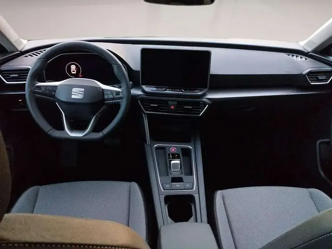 Usado Seat Leon ST FR 204 CV (150 kW) 2024 Negro Familiar