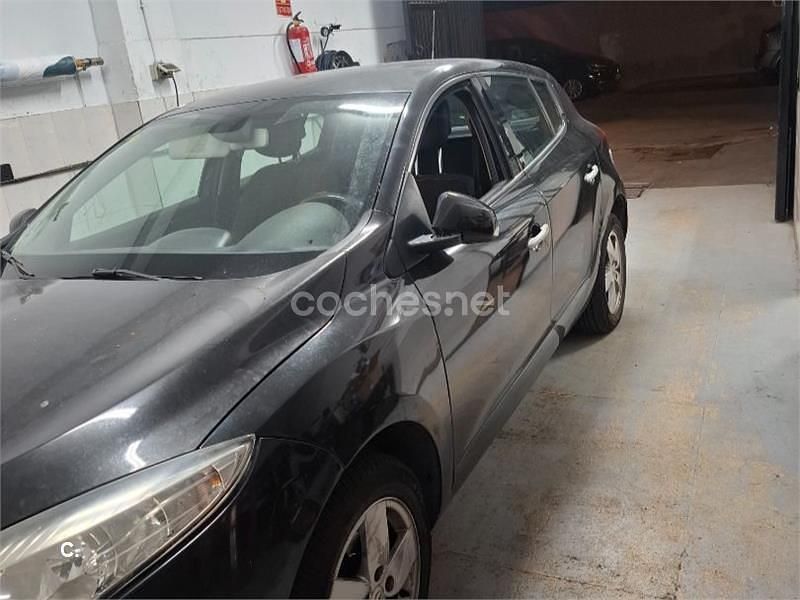 Usado Renault Mégane Dynamique 105 CV (77 kW) 2010 Negro Berlina