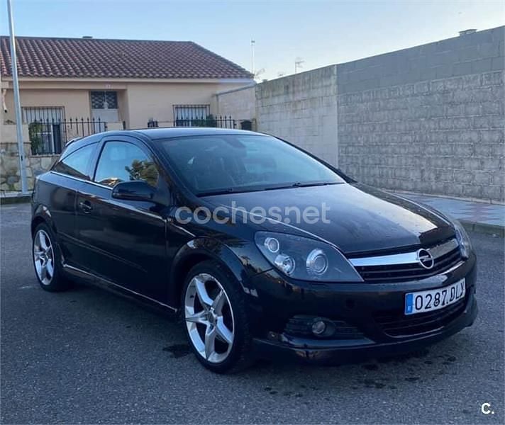 Usado Opel Astra GTC Sport 150 CV (110 kW) 2005 Negro Berlina