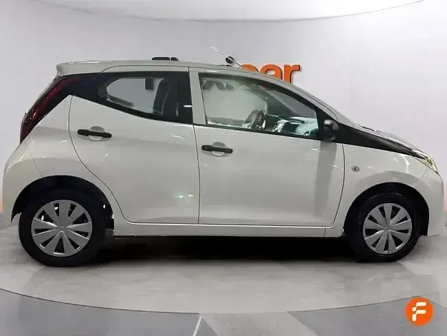 Begagnad Toyota Aygo X-play 72 HK (52 kW) 2022 Vit