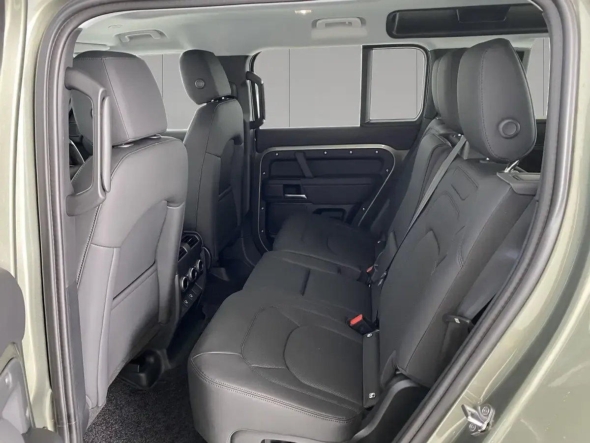 Usado Land Rover Defender S 249 CV (183 kW) 2025 Pangea green SUV