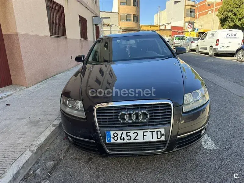 Usado Audi A6 140 CV (102 kW) 2006 Gris / plata Familiar