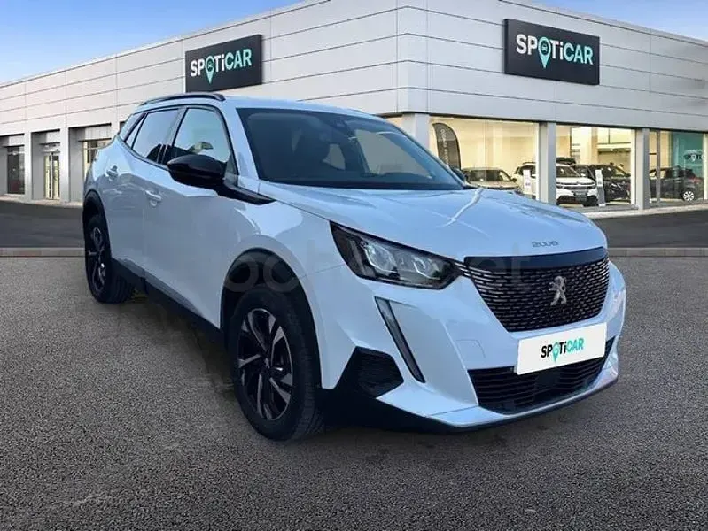 Usado Peugeot 2008 Allure 110 CV (80 kW) 2021 Blanco SUV