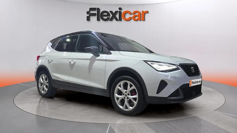 Usado Seat Arona FR 150 CV (110 kW) 2023 Blanco SUV