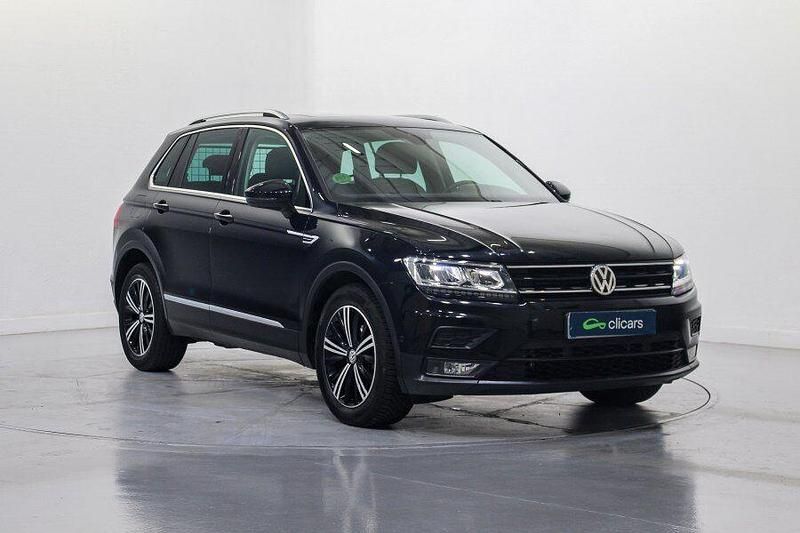 Usado VW Tiguan Sportline 150 CV (110 kW) 2018 Negro SUV