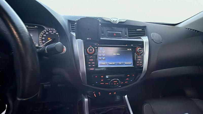 Usado Nissan Navara 190 CV (139 kW) 2017 Negro Recogida
