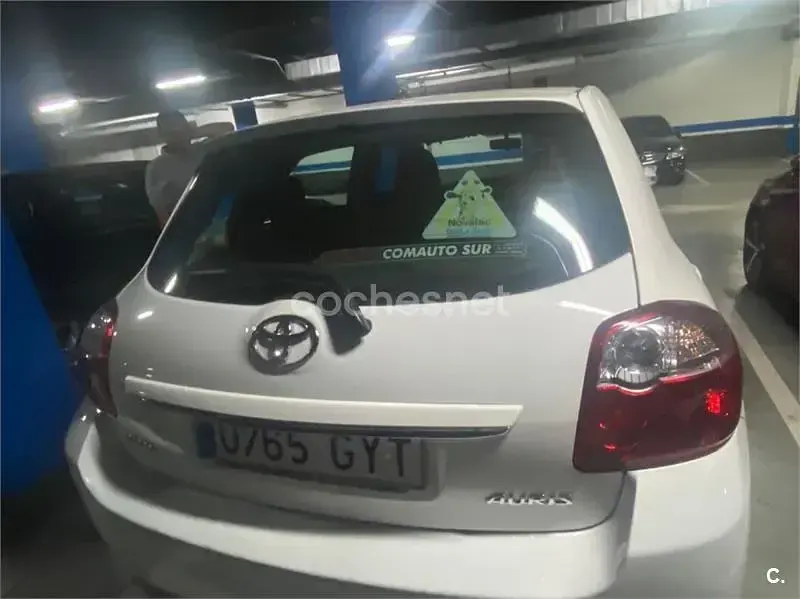 Usado Toyota Auris Luna 90 CV (66 kW) 2010 Blanco Utilitario