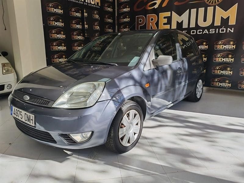 Usado Ford Fiesta 68 CV (50 kW) 2005 Gris / plata Berlina