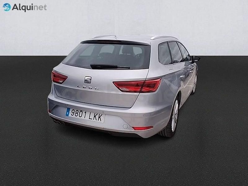 Usado Seat Leon XCELLENCE 150 CV (110 kW) 2020 Gris / plata Familiar