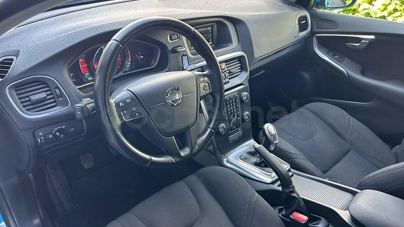 Usado Volvo V40 Kinetic 180 CV (132 kW) 2013 Azul Berlina