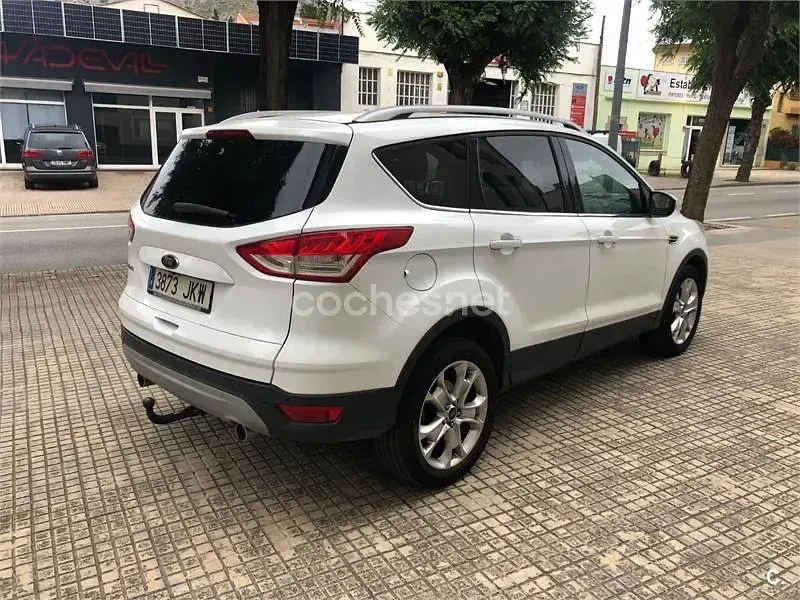 Usado Ford Kuga Titanium 150 CV (110 kW) 2015 Blanco SUV