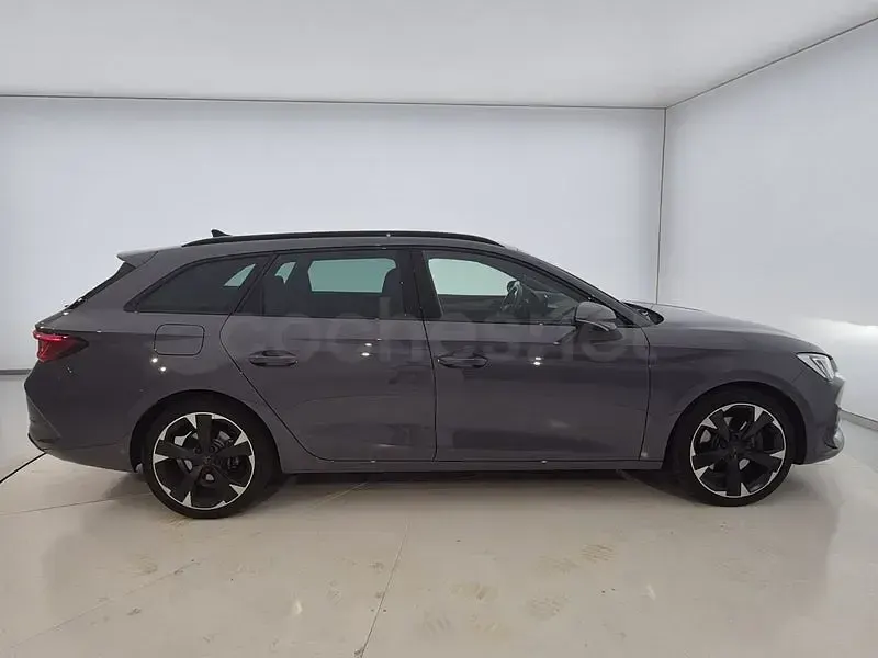 Usado Cupra Leon 190 CV (139 kW) 2023 Gris / plata Familiar