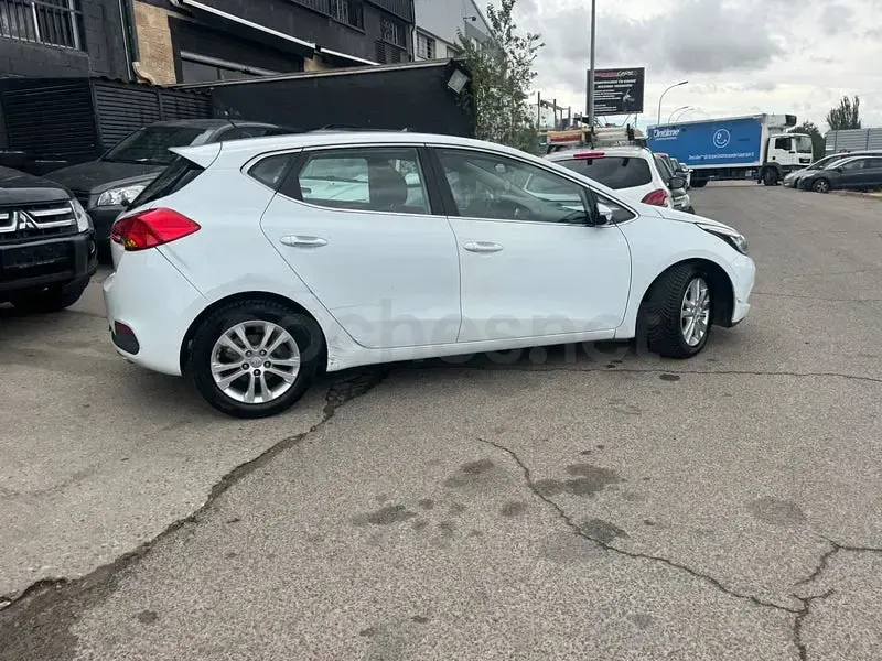 Usado Kia Ceed 100 CV (73 kW) 2014 Blanco Utilitario
