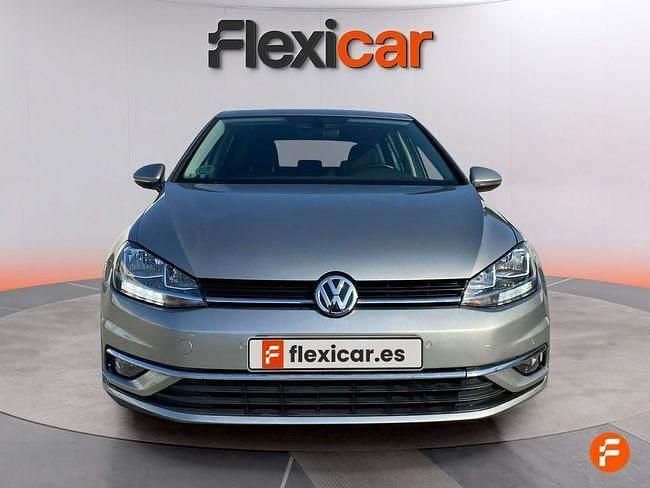 Usado VW Golf VII Advance 115 CV (84 kW) 2018 Gris / plata Berlina