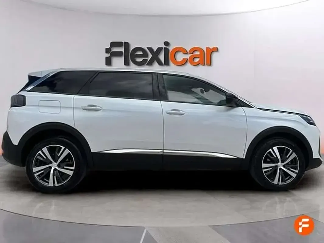 Usado Peugeot 5008 Allure 131 CV (96 kW) 2024 Blanco SUV