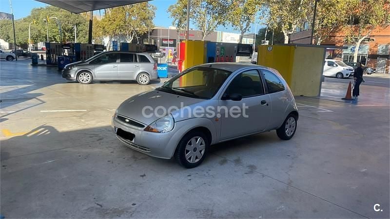 Usado Ford Ka 70 CV (51 kW) 2006 Gris / plata Utilitario