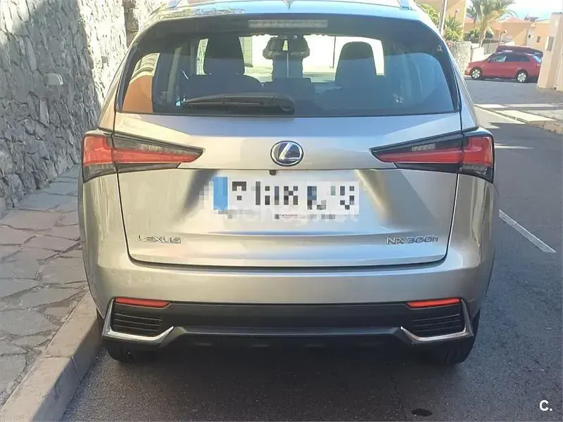 Usado Lexus NX300h Business Edition 197 CV (144 kW) 2018 Gris / plata SUV