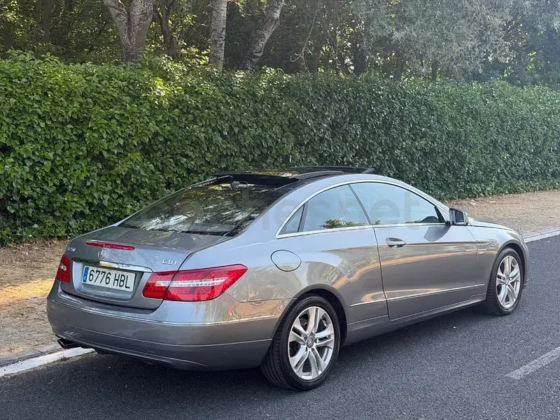 Usado Mercedes E250 204 CV (150 kW) 2011 Gris / plata Coupe