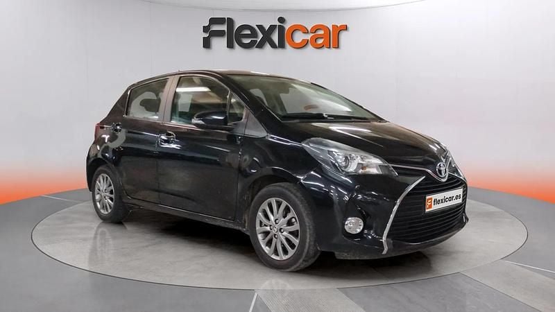 Usado Toyota Yaris Active 69 CV (50 kW) 2016 Negro Utilitario