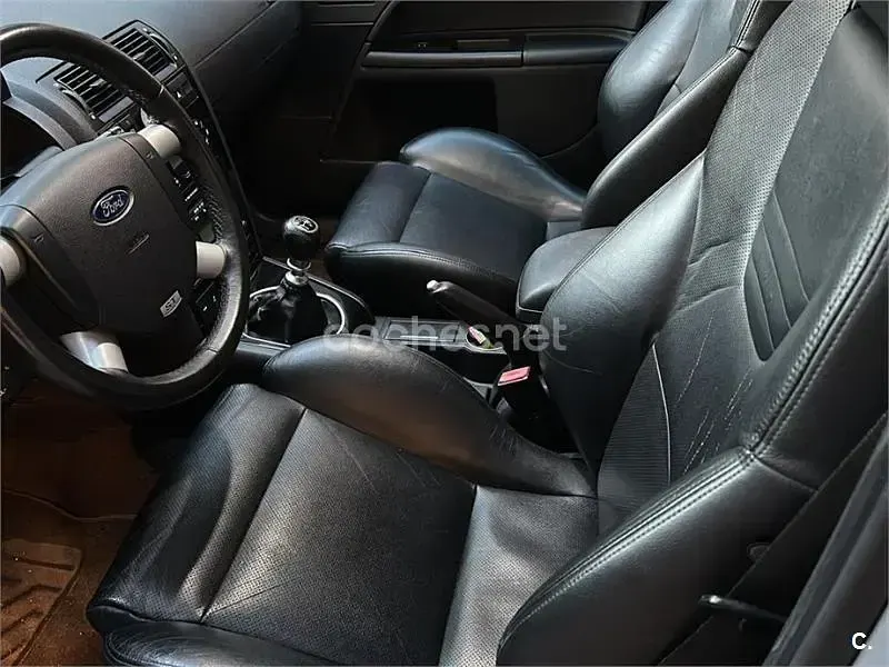 Usado Ford Mondeo ST 220 CV (161 kW) 2003 Gris / plata Berlina
