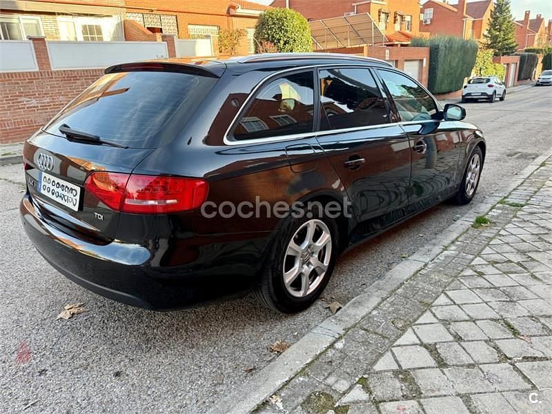 Usado Audi A4 170 CV (125 kW) 2011 Negro Familiar