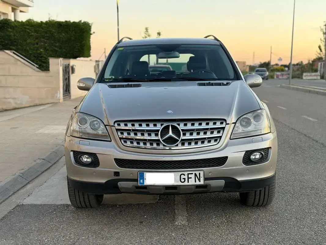 Usado Mercedes ML320 224 CV (164 kW) 2008 Beige SUV