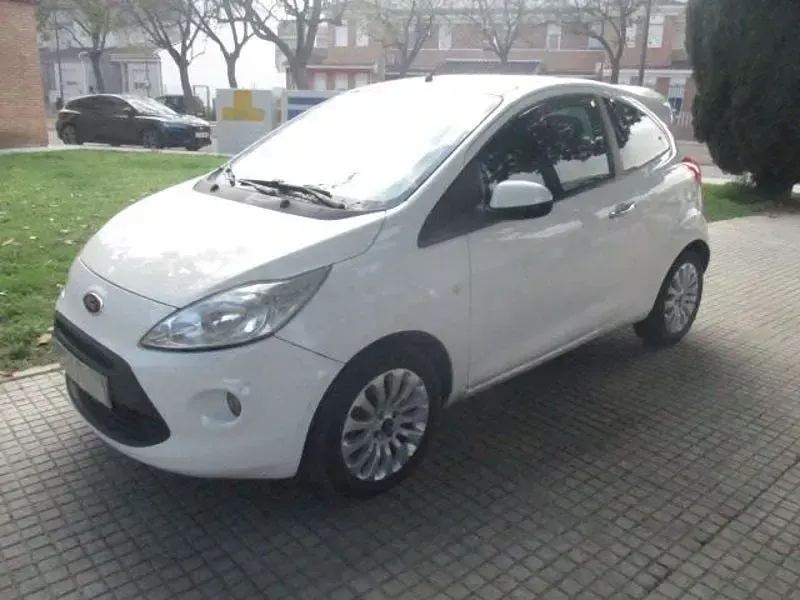 Usado Ford Ka 75 CV (55 kW) 2012 Blanco Utilitario