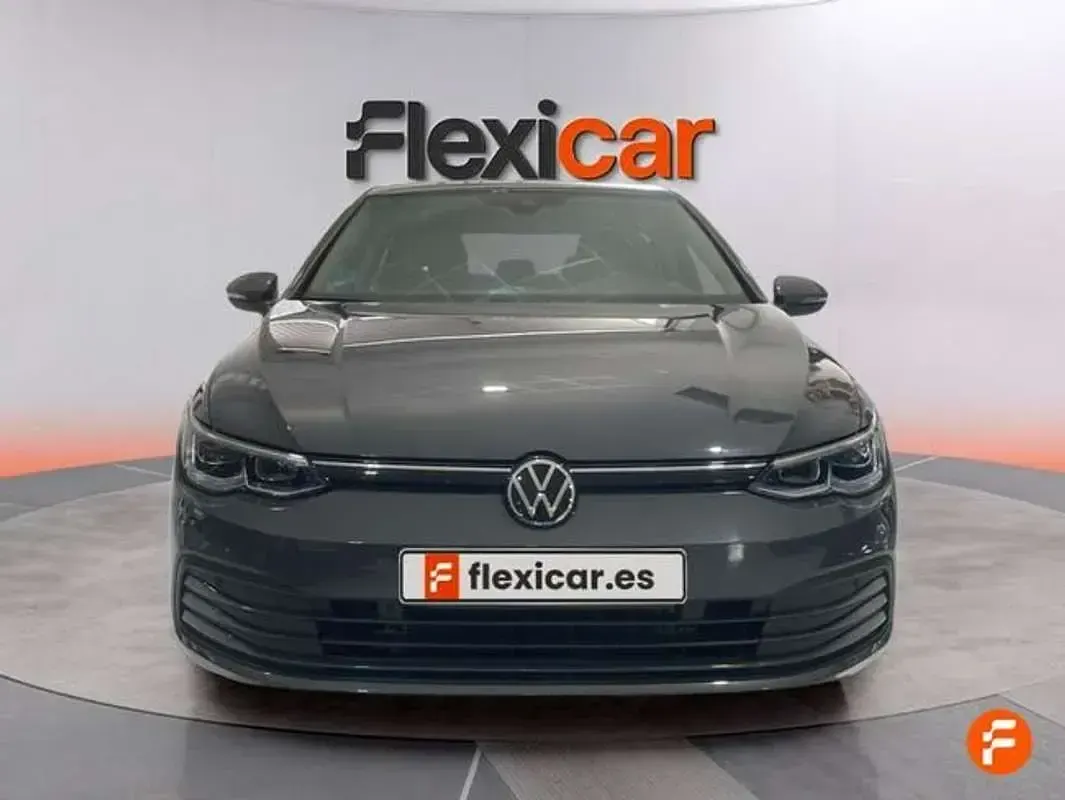 Usado VW Golf VIII 110 CV (80 kW) 2021 Gris Utilitario