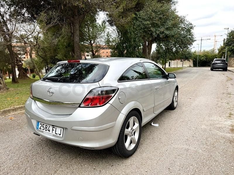 Usado Opel Astra GTC Sport 120 CV (88 kW) 2008 Gris / plata Berlina