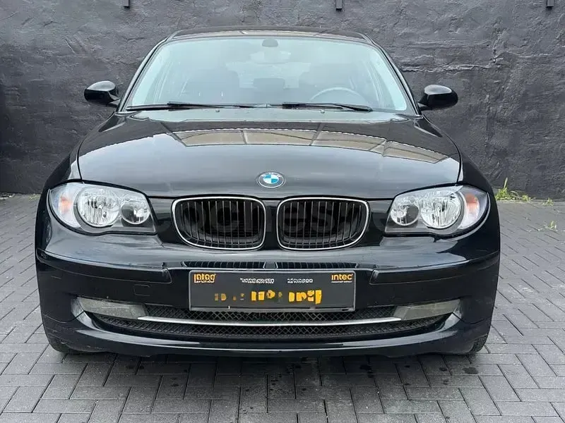 Usado BMW 120 177 CV (130 kW) 2008 Negro Utilitario