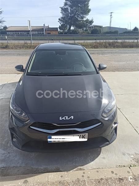 Usado Kia Ceed 100 CV (73 kW) 2022 Gris / plata Utilitario