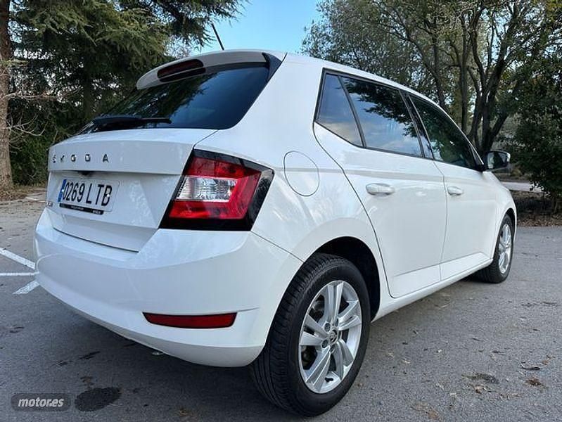 Usado Skoda Fabia Ambition 96 CV (70 kW) 2021 Blanco Berlina