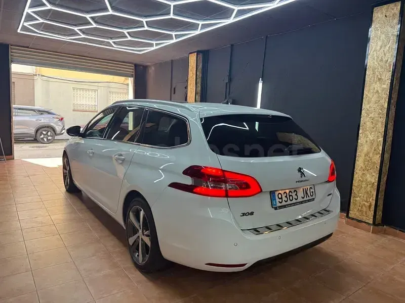 Usado Peugeot 308 SW Allure 150 CV (110 kW) 2016 Blanco Familiar