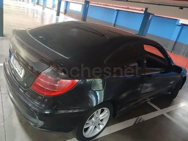 Usado Mercedes C180 129 CV (94 kW) 2001 Azul Berlina