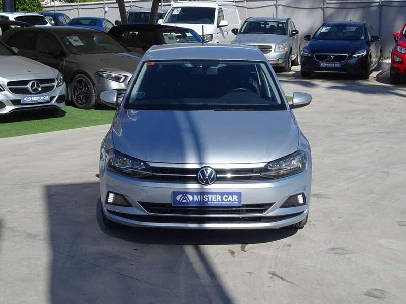 Usado VW Polo Life 95 CV (69 kW) 2021 Gris Utilitario